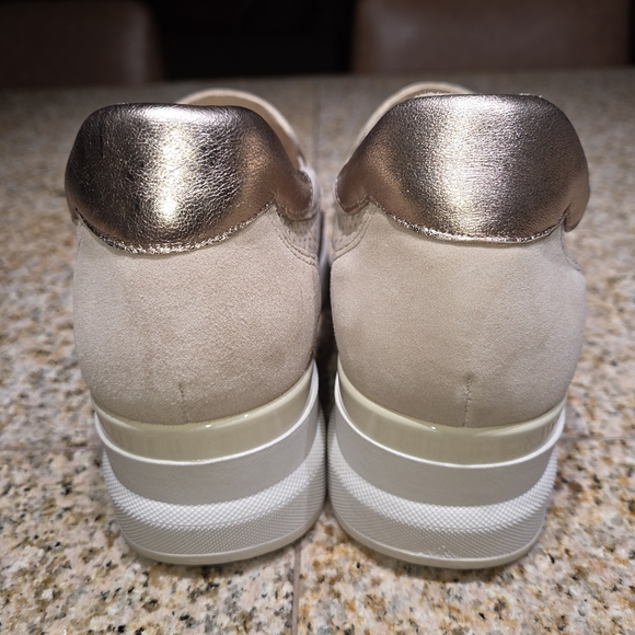 Women's Softwave Beige Loafers - Picture 4 of 4